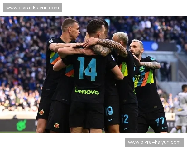 蓝黑军团的钢铁意志vs十字军的荣耀归途：意甲豪门对话中的纯粹与热血